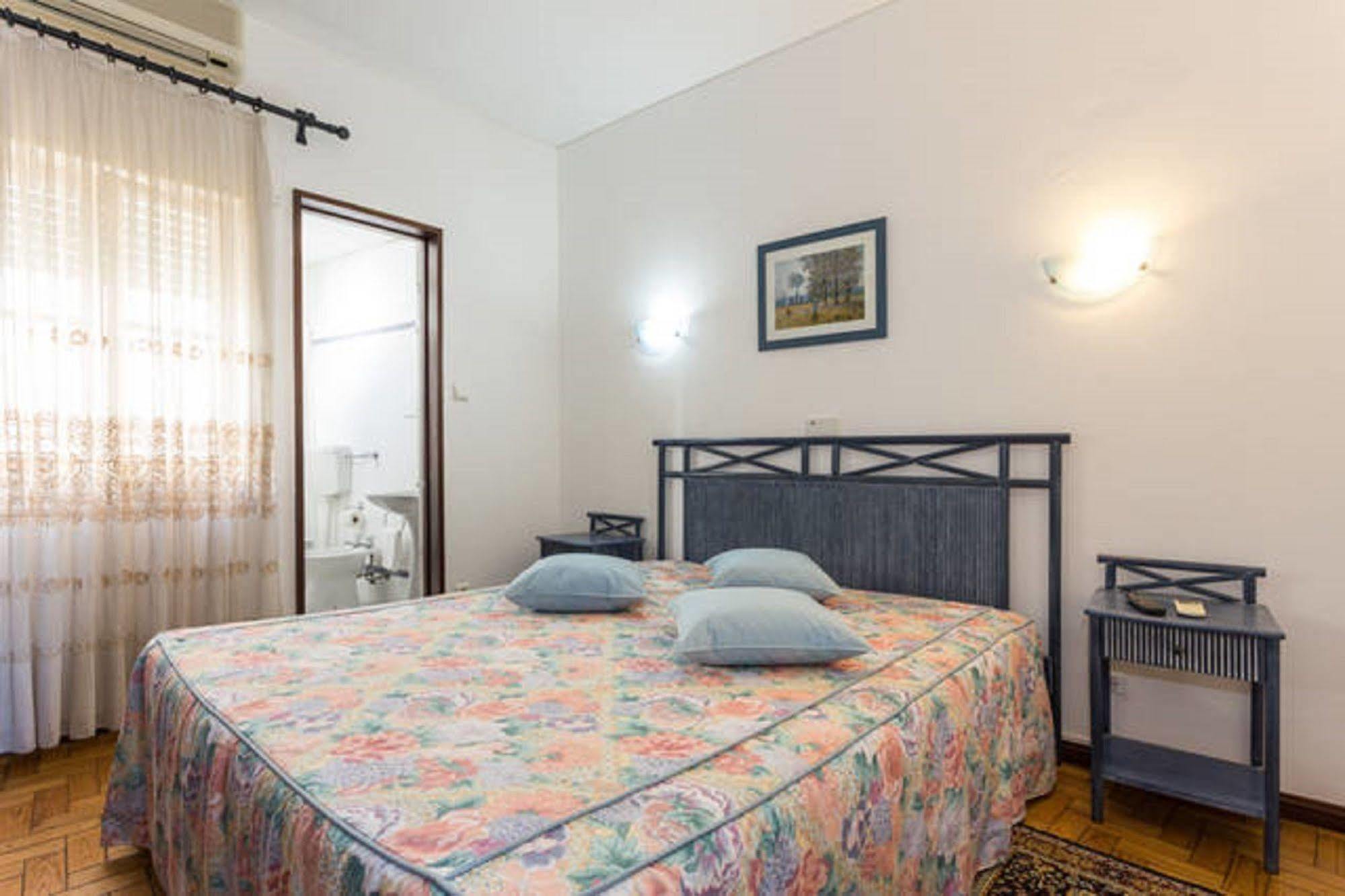 Residencial Miramar Hotel Quarteira Ngoại thất bức ảnh